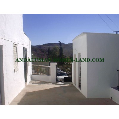 Country house for sale in Iznajar