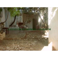 Country house For Sale in Iznajar