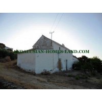 Country house For Sale in Iznajar