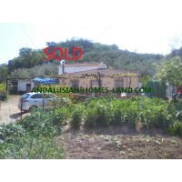 VERY PRETY AND COMFORTABLE HOUSE WELL SITUATED IN THE COUNTRYSIDE